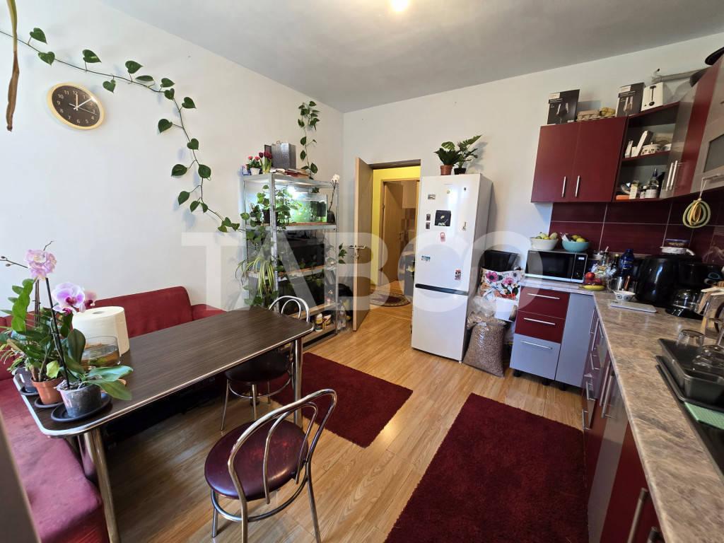 Apartament decomandat de vanzare 2 camere 64 mpu balcon Seli