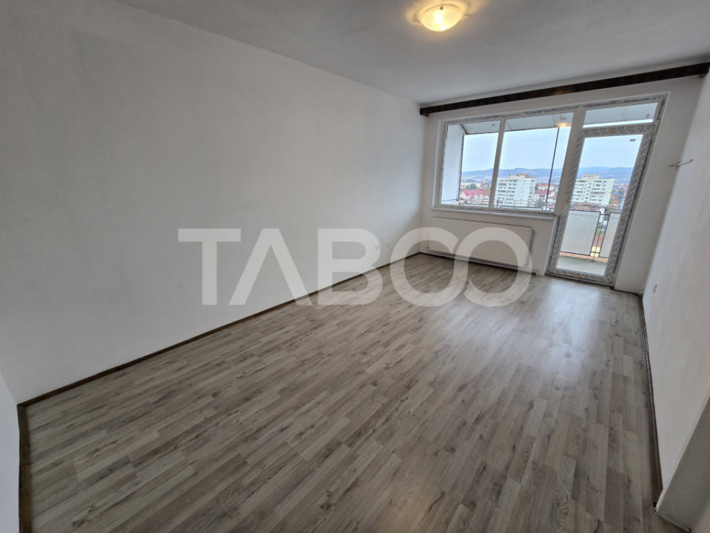 Apartament decomandat de vanzare cu 3 camere balcon zona Mih