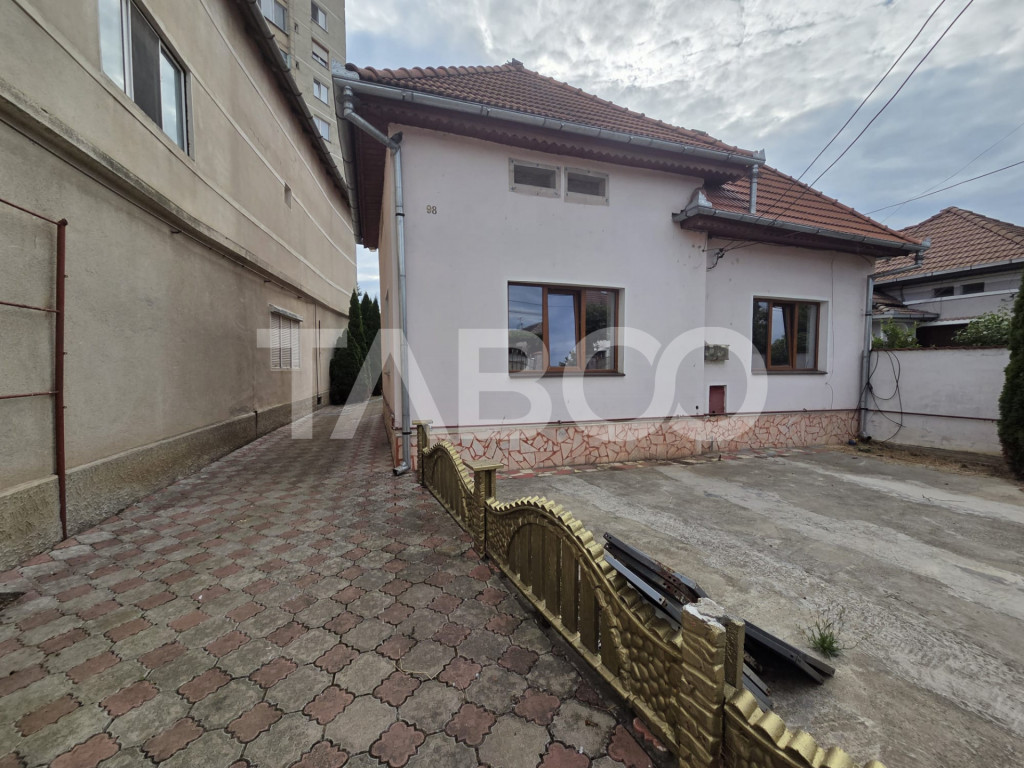 Casa 5 camere 374 mp utili + Anexa 75 mp in punctul 0 al Fag