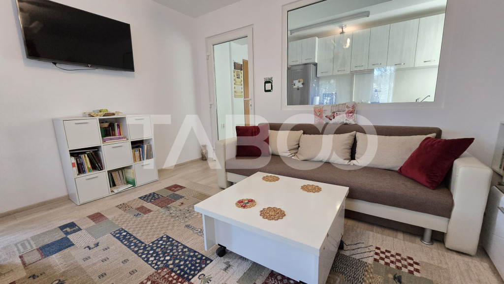 Apartament de vanzare 3 camere la etaj intermediar zona Pict