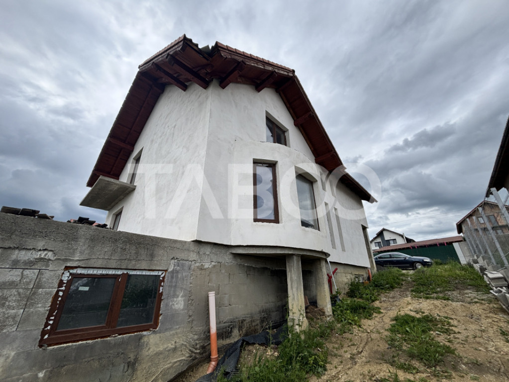 Casa individuala 500 mp teren de vanzare in Sura Mare Sibiu