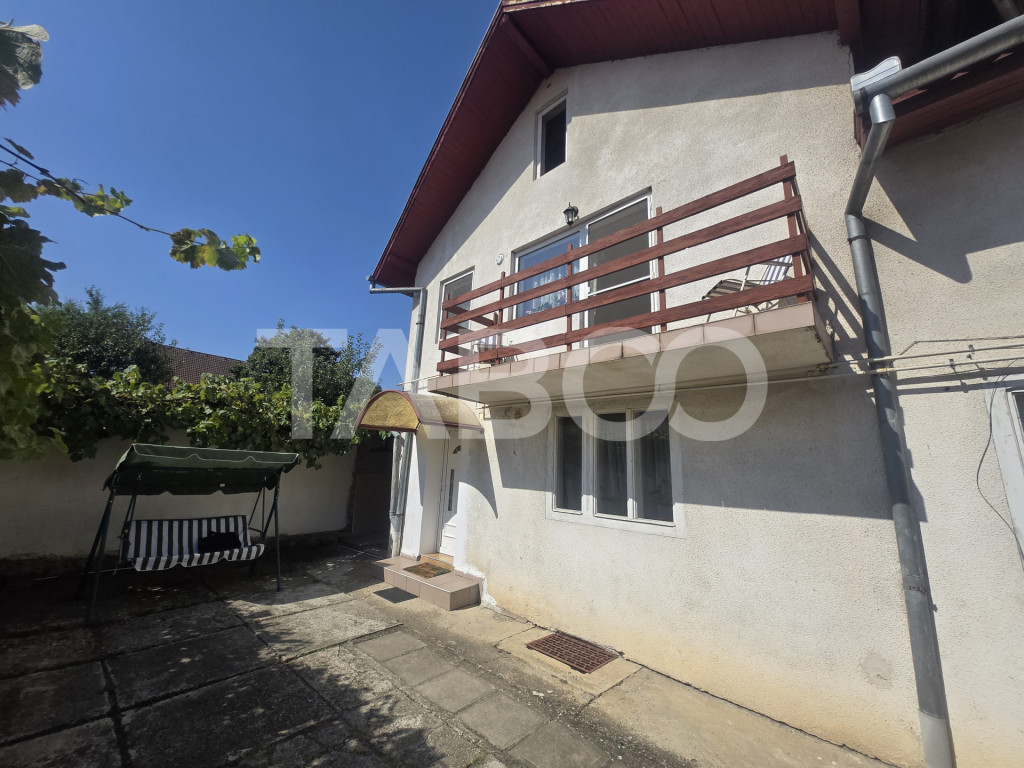 Apartament 2 camere de vanzare la casa 77mp curte si pivnita