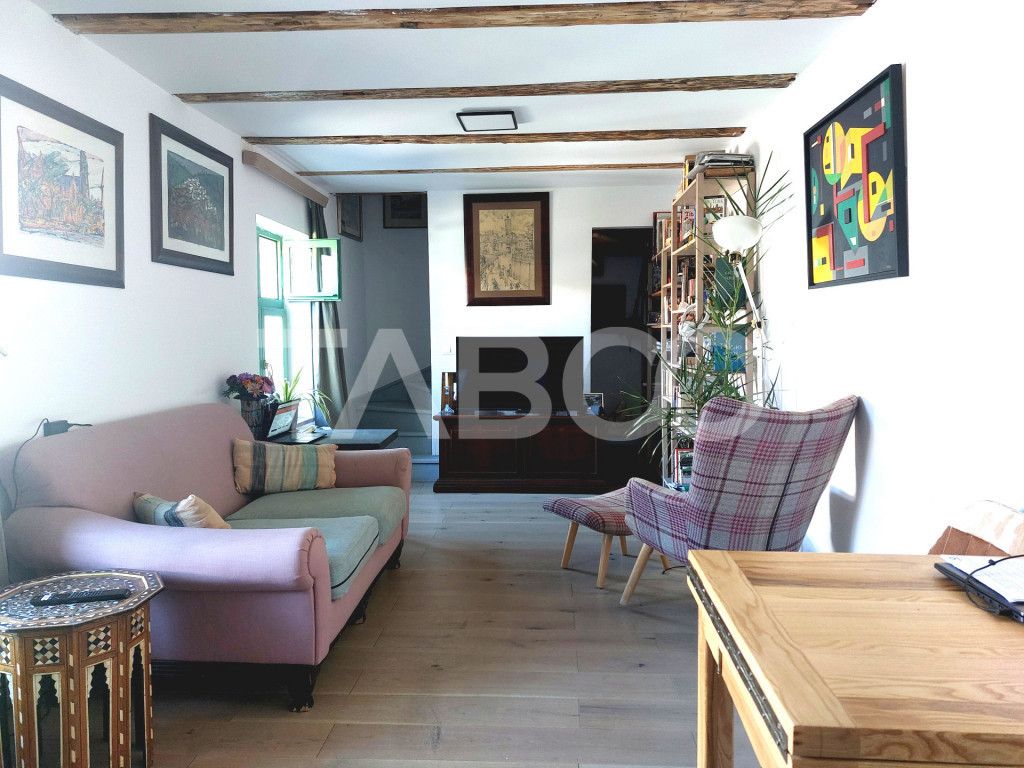 Apartament de vanzare 105 mp 3 camere curte 340 mp in acte C