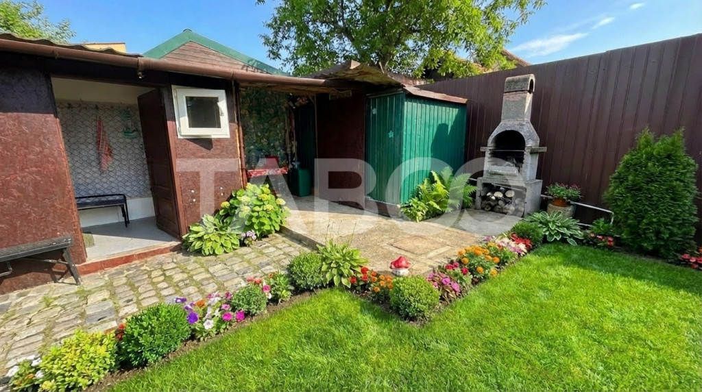 Apartament 4 camere la casa pivnita curte privata zona Lazar