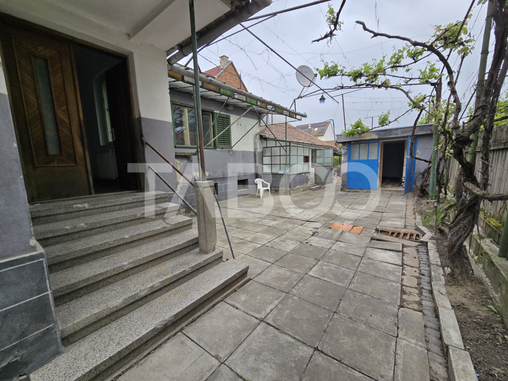 Casa de vanzare cu teren 412 mp pivnita garaj in Terezian Si