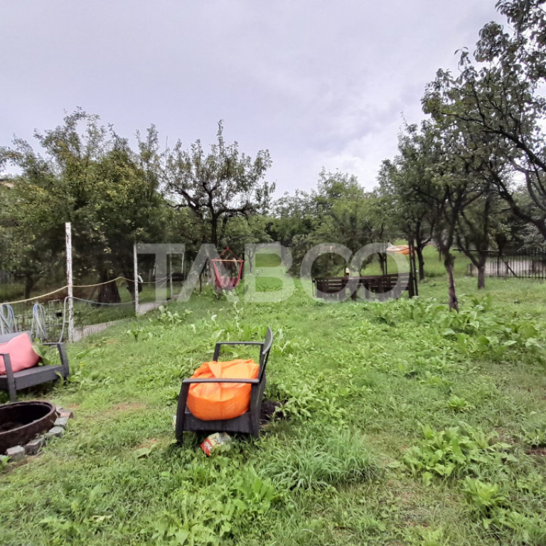 Casa de vanzare individuala cu 500 mp teren liber Gusterita