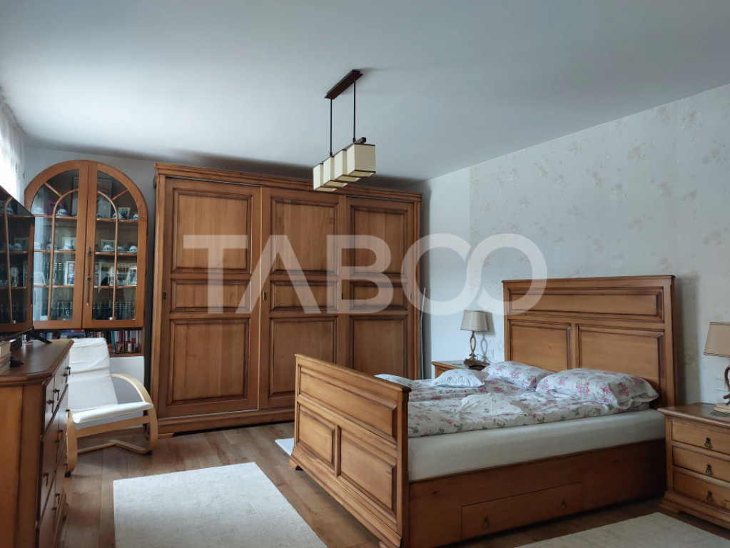 Casa 109 mp 4 camere pivnita terasa loc parcare curte comuna