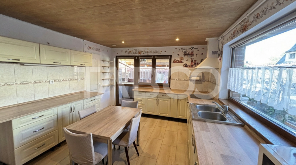 Casa individuala 4 camere cu pompa de caldura si panouri fot