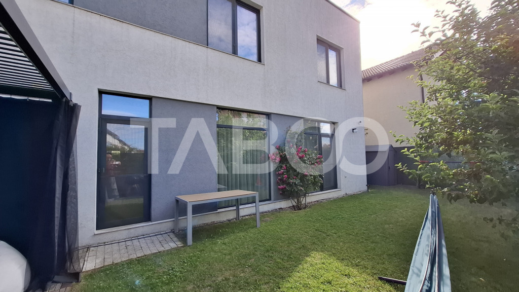 Casa moderna de vanzare tip qvadruplex 3 in 1 in Selimbar Si