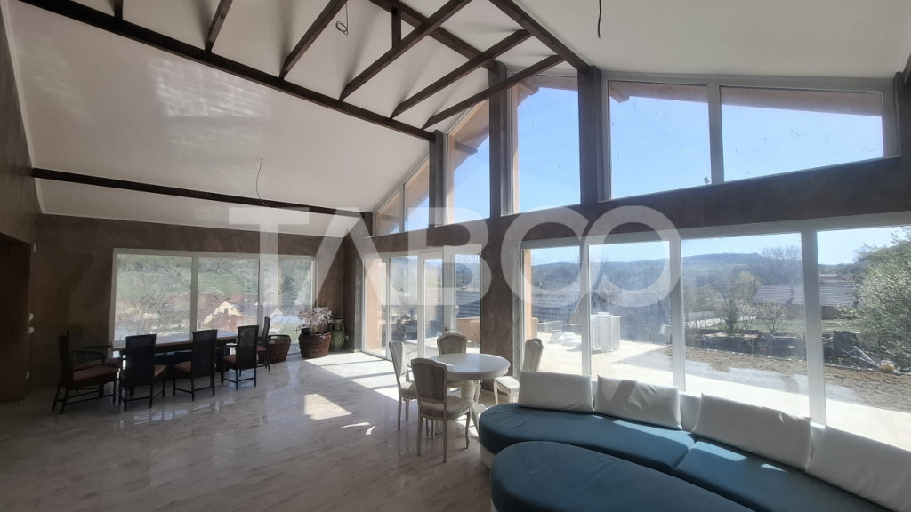 Casa de vanzare 405 mp utili 2 garaje 250 mp terase Slimnic