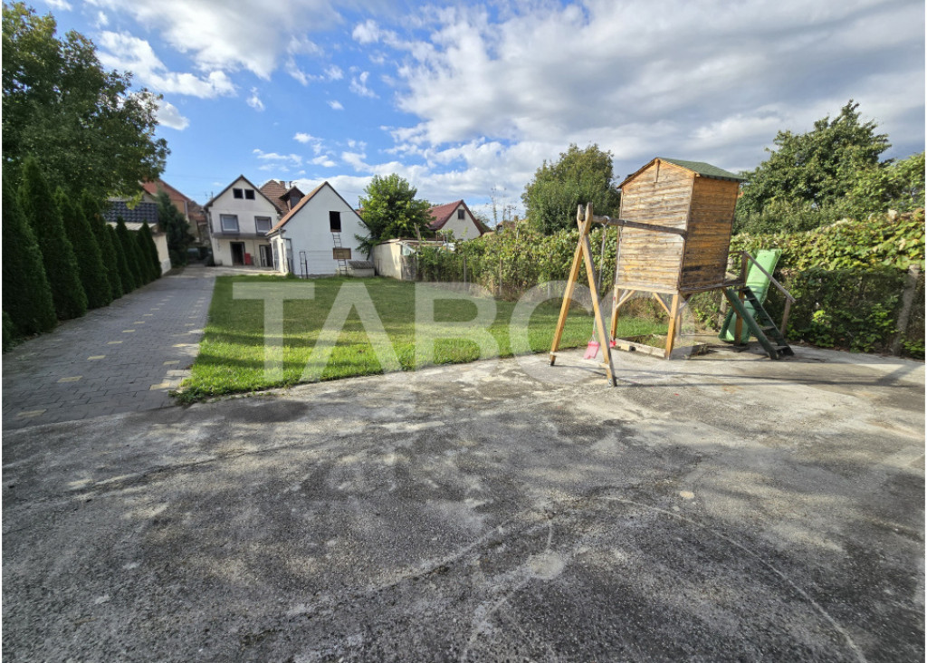 Casa individuala de vanzare 6 camere teren 650 garaj Piata C