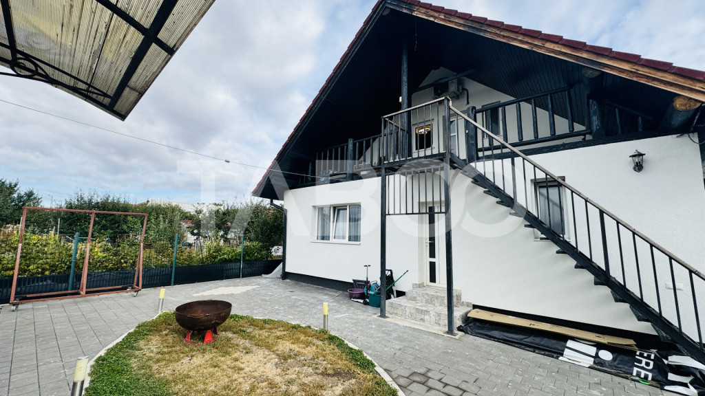 Casa de vanzare cu 5 camere si teren 426 mp 2 fronturi Arhit