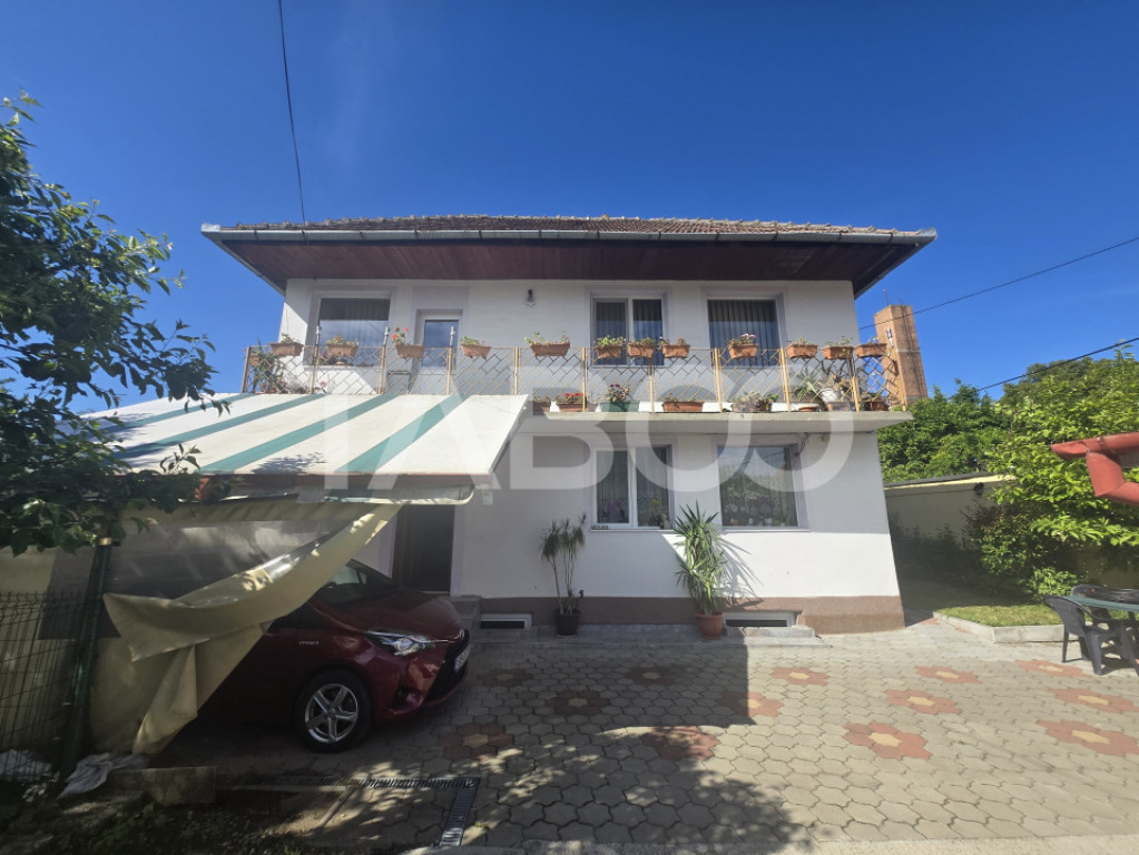 Casa de vanzare 260mpu 7 camere curte 113mp in zona Trei Ste