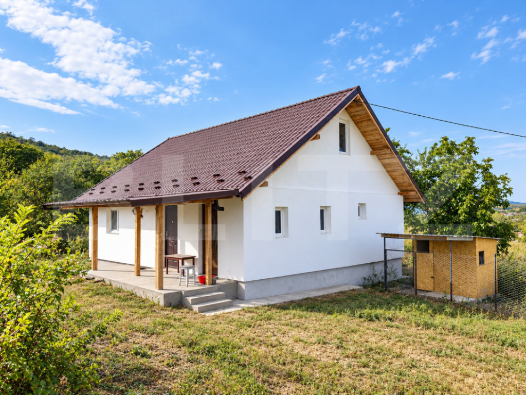 Casa individuala, 100 mp, 3.018 mp teren, zona Comarna
