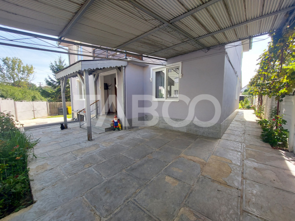 Casa de vanzare teren 950 mp deschidere 21 m zona Calea Popl