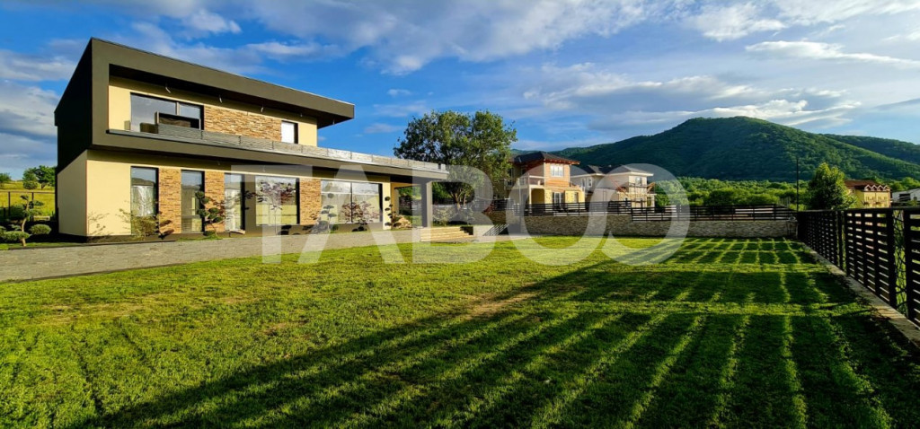 Casa moderna cu 5 camere, piscina si priveliste superba, Cis