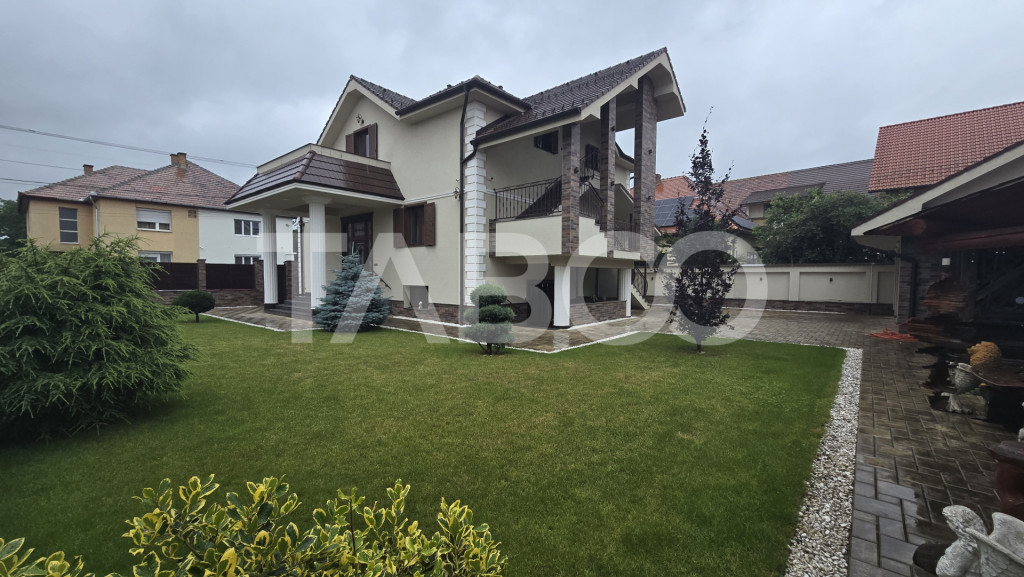 Casa individuala cu 10 camere de vanzare in zona Lupeni Sibi