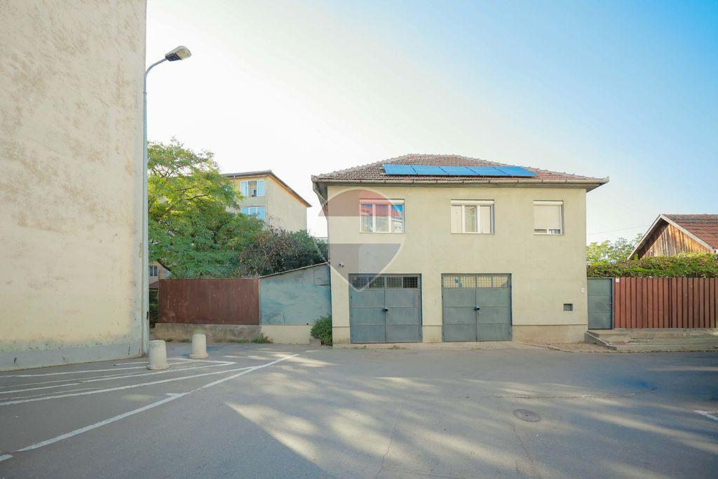 De vânzare casă cu 5 camere, în zona Velența