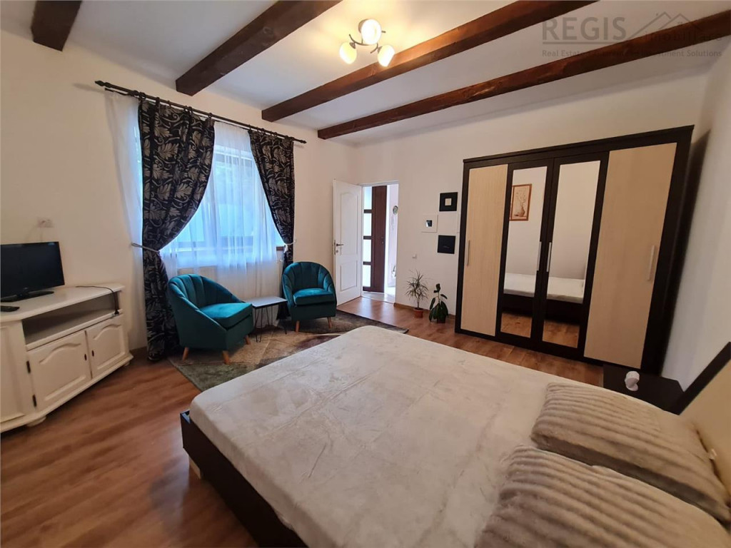 Garsoniera cocheta cu gradina in Centrul Istoric