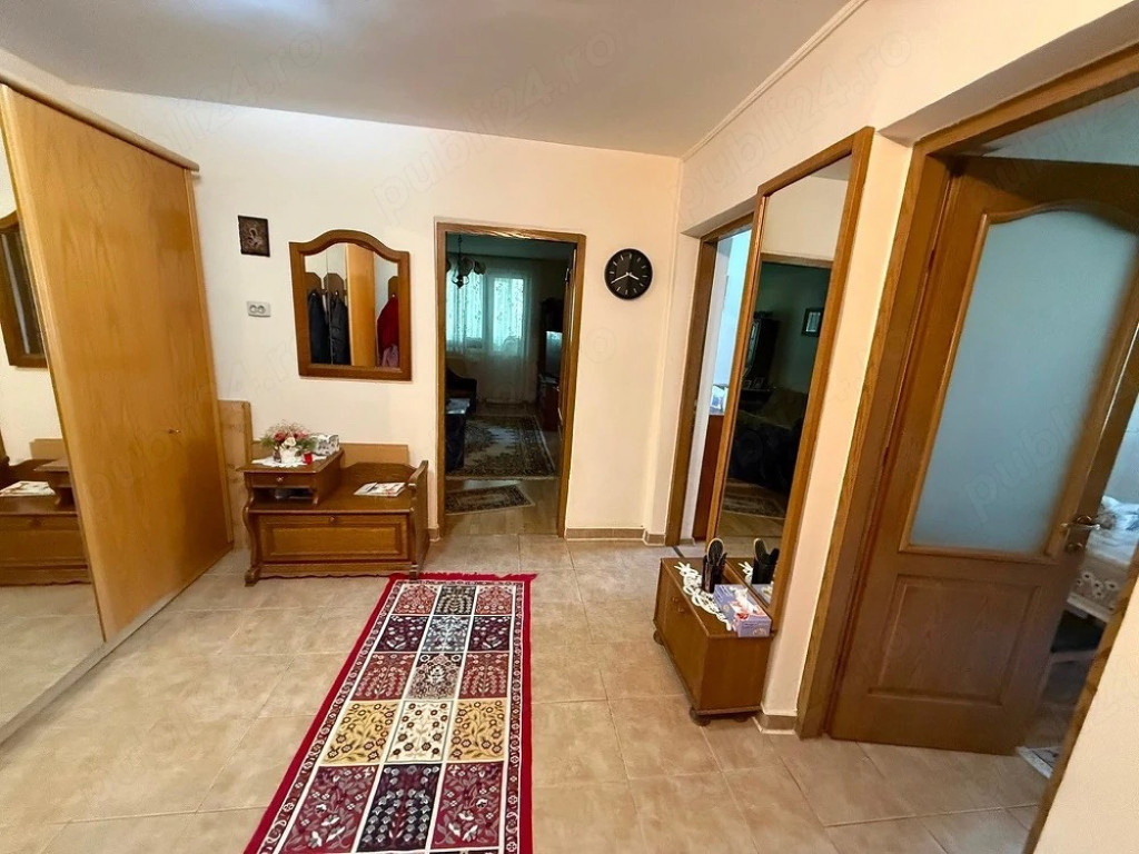 Apartament Cu 3 Camere Decomandate - Parter Zona Ultracentrala
