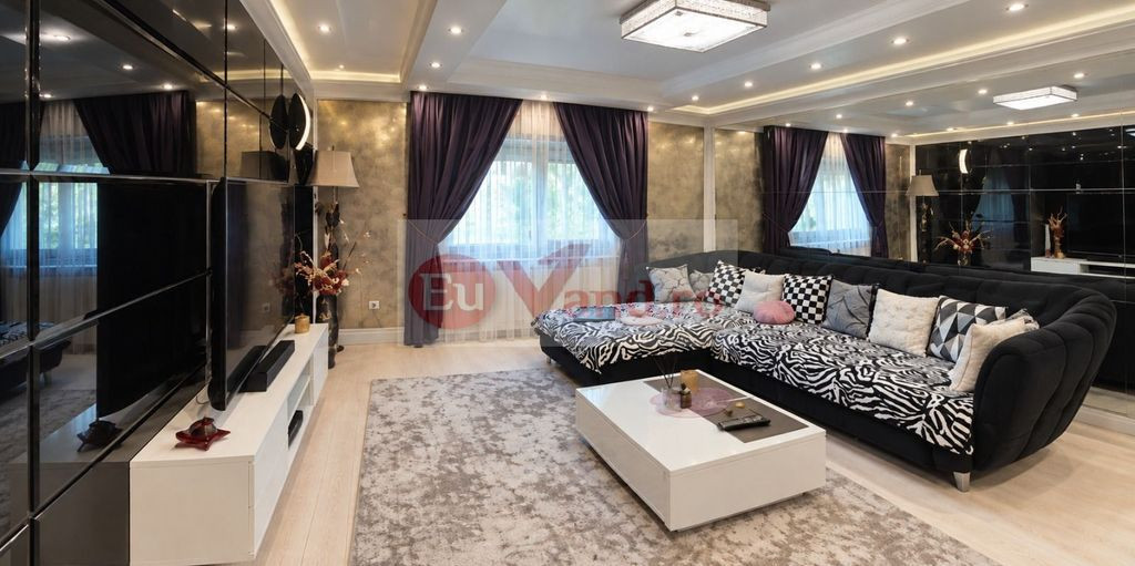 De inchiriat apartament cu 3 camere, 2 bai, parter, Micro 14, 600 euro