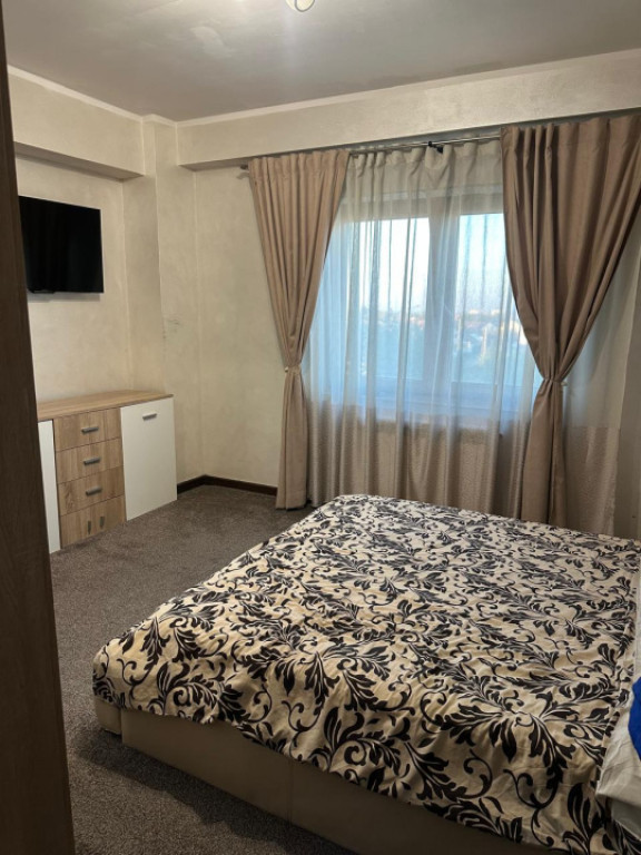 Apartament 3 camere, 75 mp, zona Vest