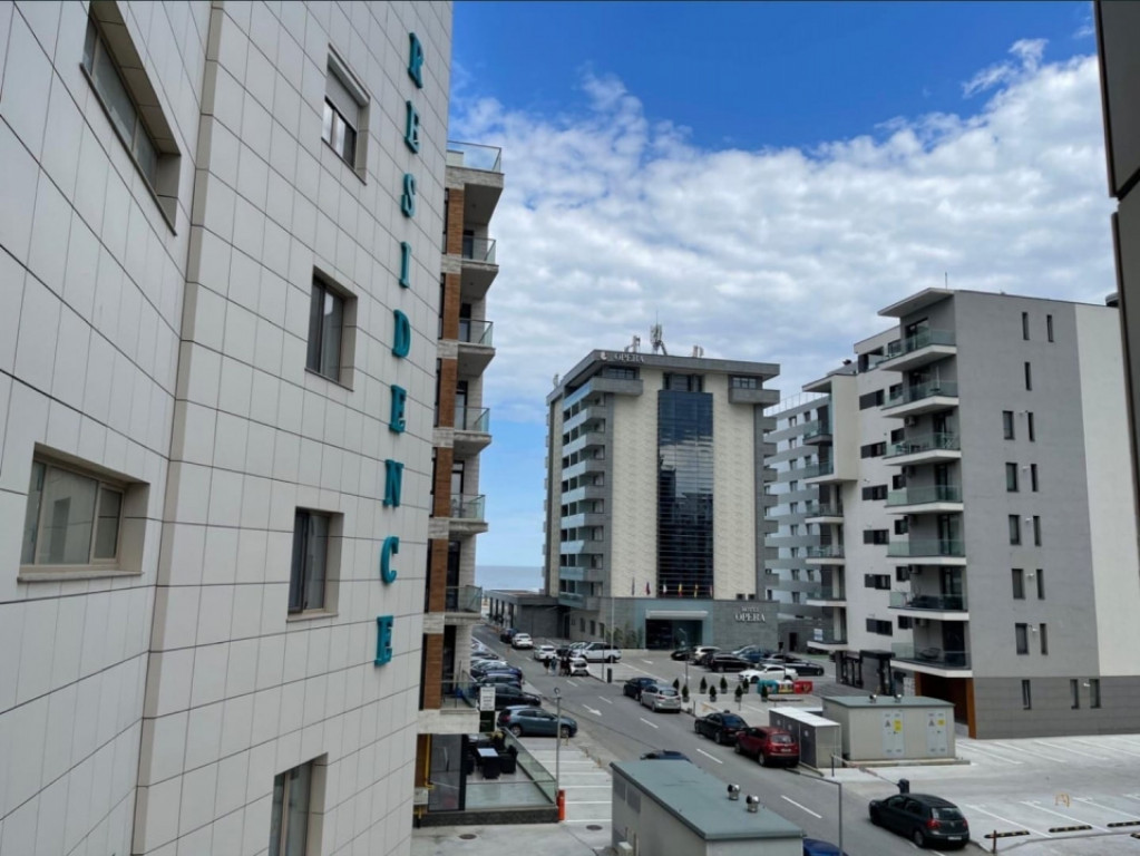 Studio modificat în 2 camere de închiriat în Mamaia Nord