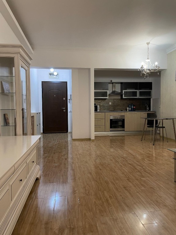 Închiriez apartament superb două camere Decebal
