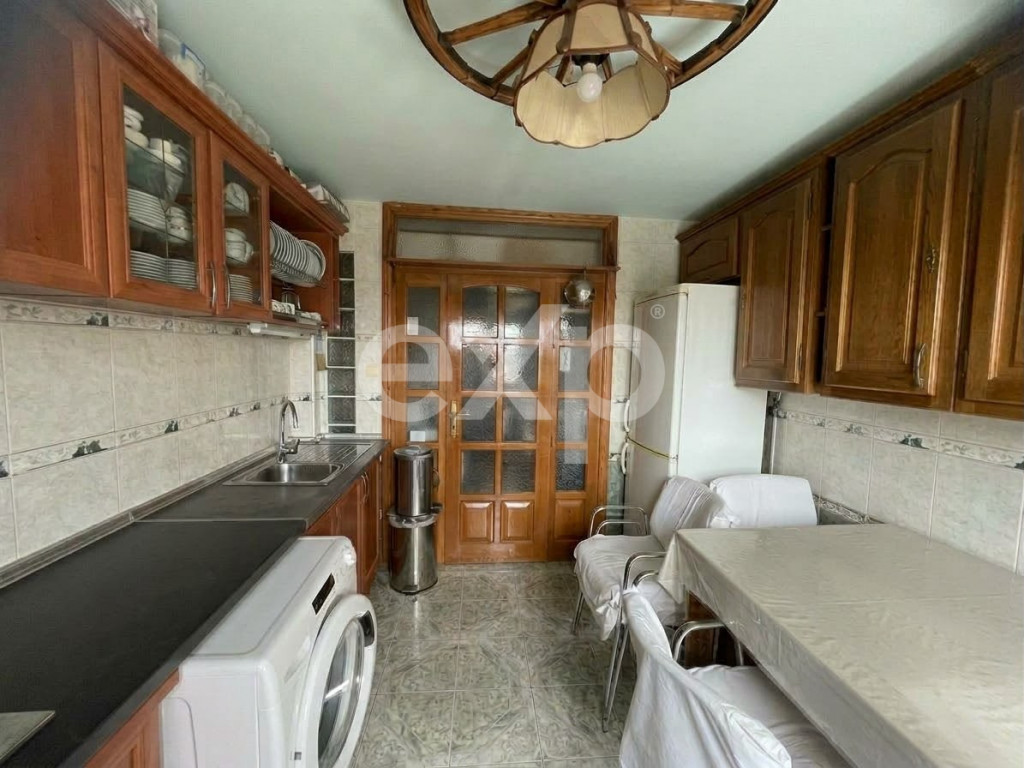 Apartament spațios cu 4 camere, decomandat – strada Silis