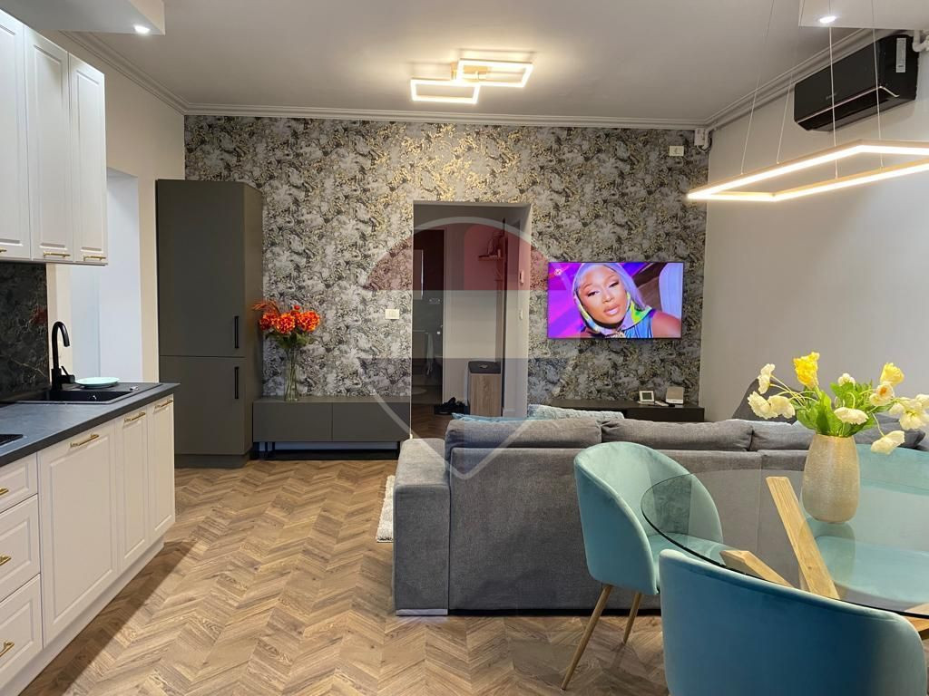 Apartament de lux cu 3 camere de închiriat în zona UTA