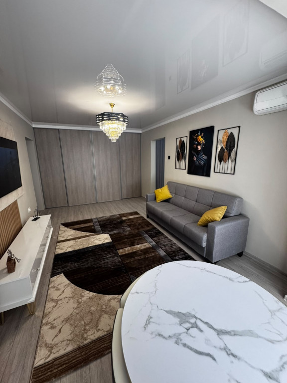 Apartament 3 camere - La Cheie, etaj 2, Zona Dorobanti Piat