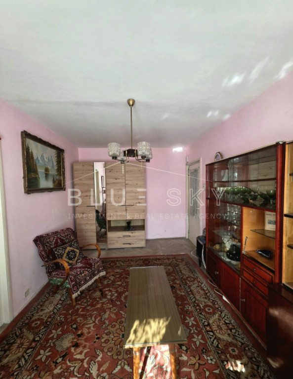 Apartament 3 camere situat in Zona KM 4-5