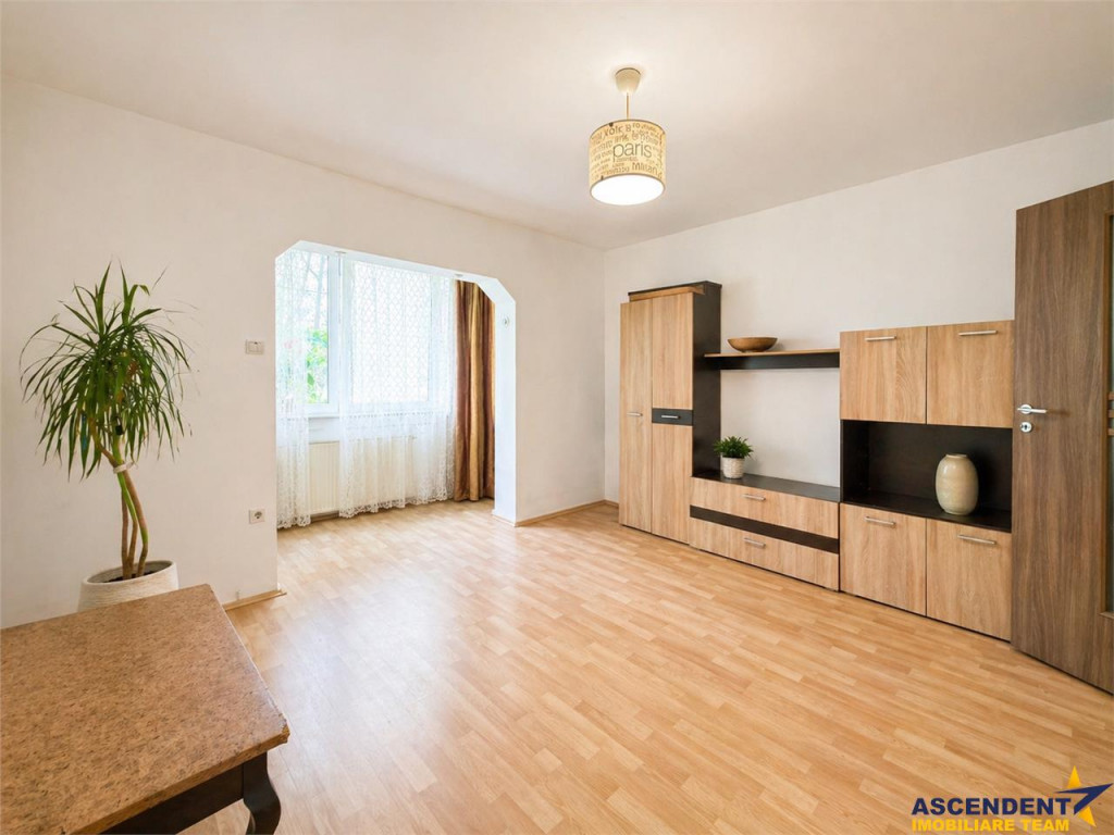 Apartament cu 3 camere, izolat termic, Dambu Pietros, Targu