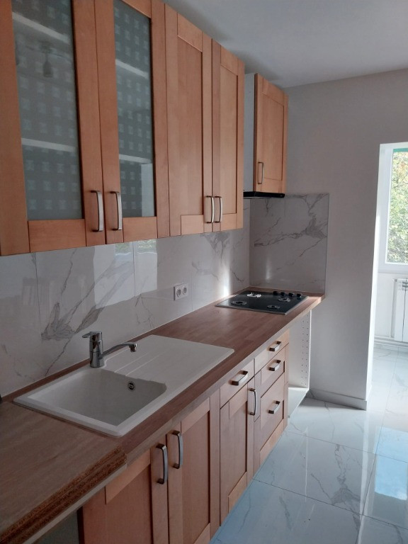 P.Rares, 2 camere, etaj 1