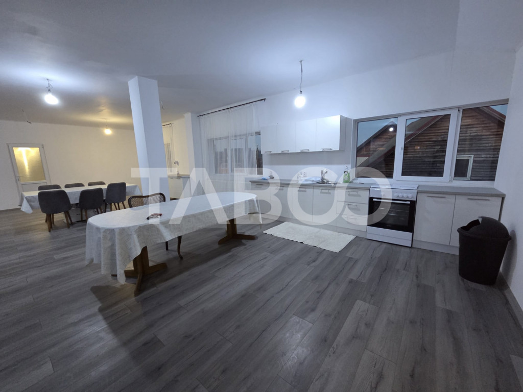 Casa de inchiriat 9 camere 5 bai pretabil Compani / Muncitor
