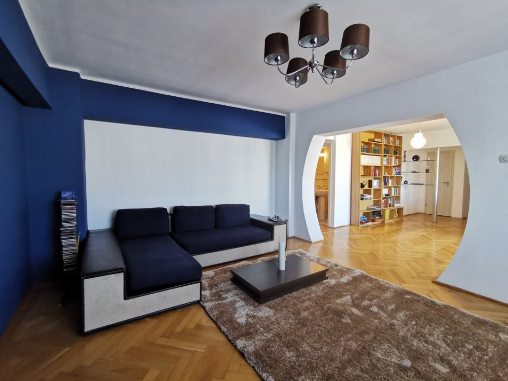 Apartament cu 3 camere, 75 mp, zona Centrala