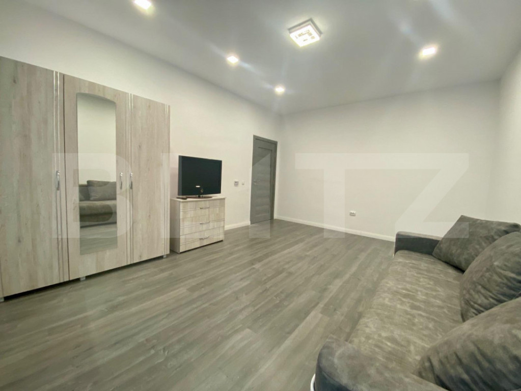 Garsoniera mobilat modern, decomandata, boxa, 43mp, zona str