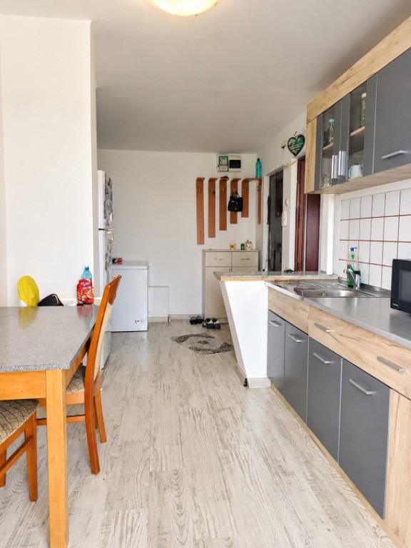 Apartament tip penthouse, 2 camere decomandate, terase panor
