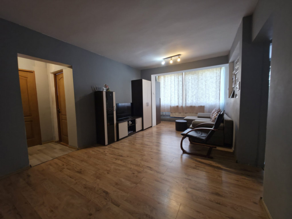 Apartament 3 camere, 50 mp, zona Săsar