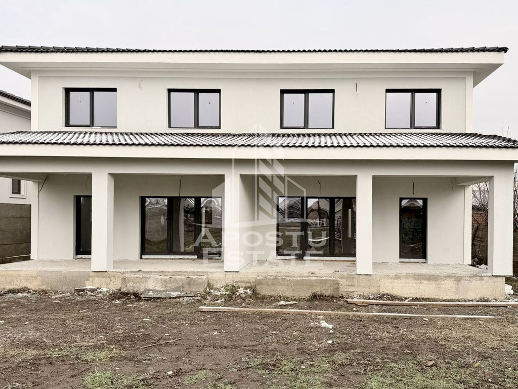 Jumatate de duplex de vanzare cu 5 camere, Dumbravita