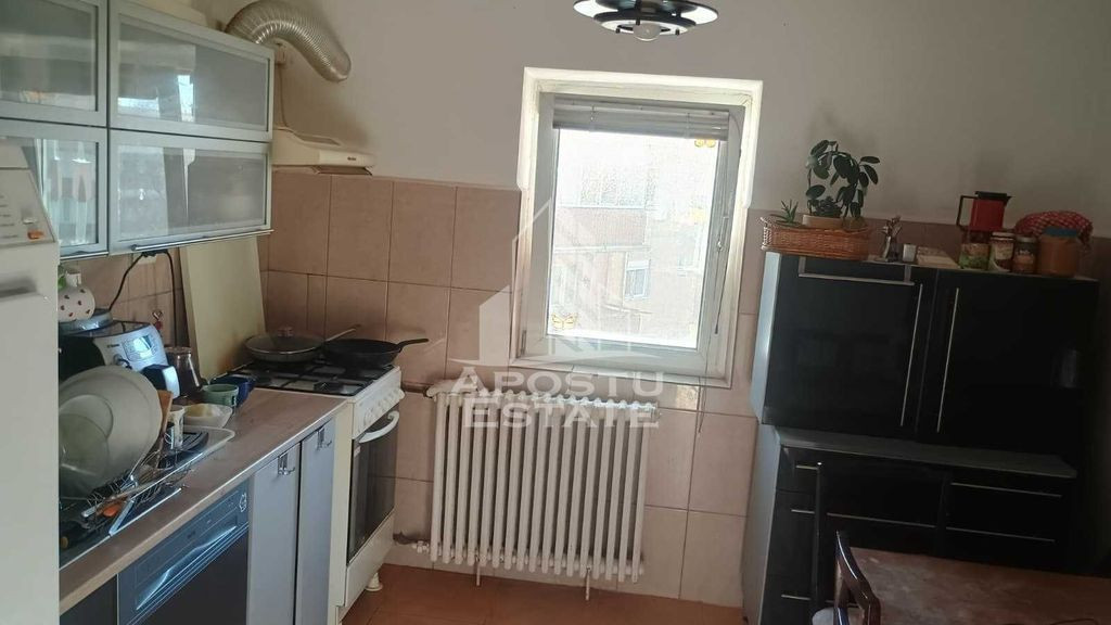 Apartament cu 3 camere, 2 bai, de vanzare, zona Girocului, Timisoara