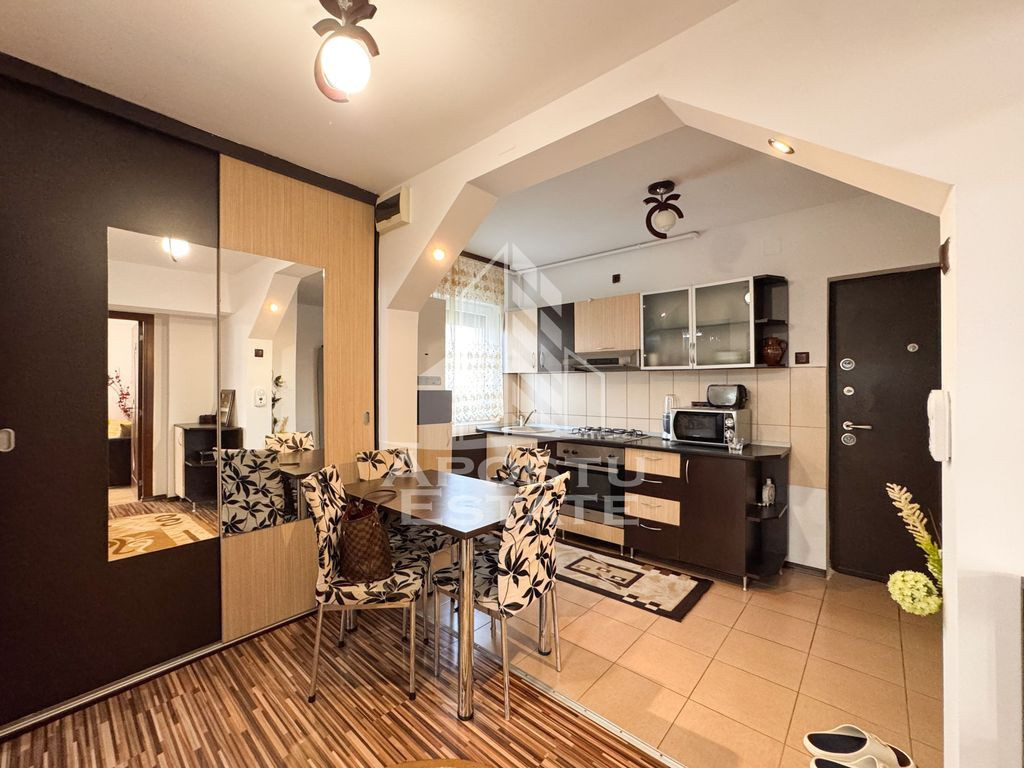 Apartament 2 camere, la cheie, decomandat, panoramica la Cetatea Devei