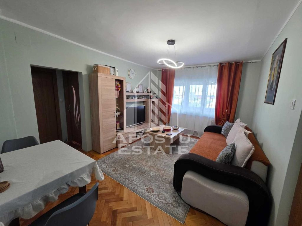 Apartament 3 camere de vanzare,renovat,etaj intermediar,Gheorghe Lazar
