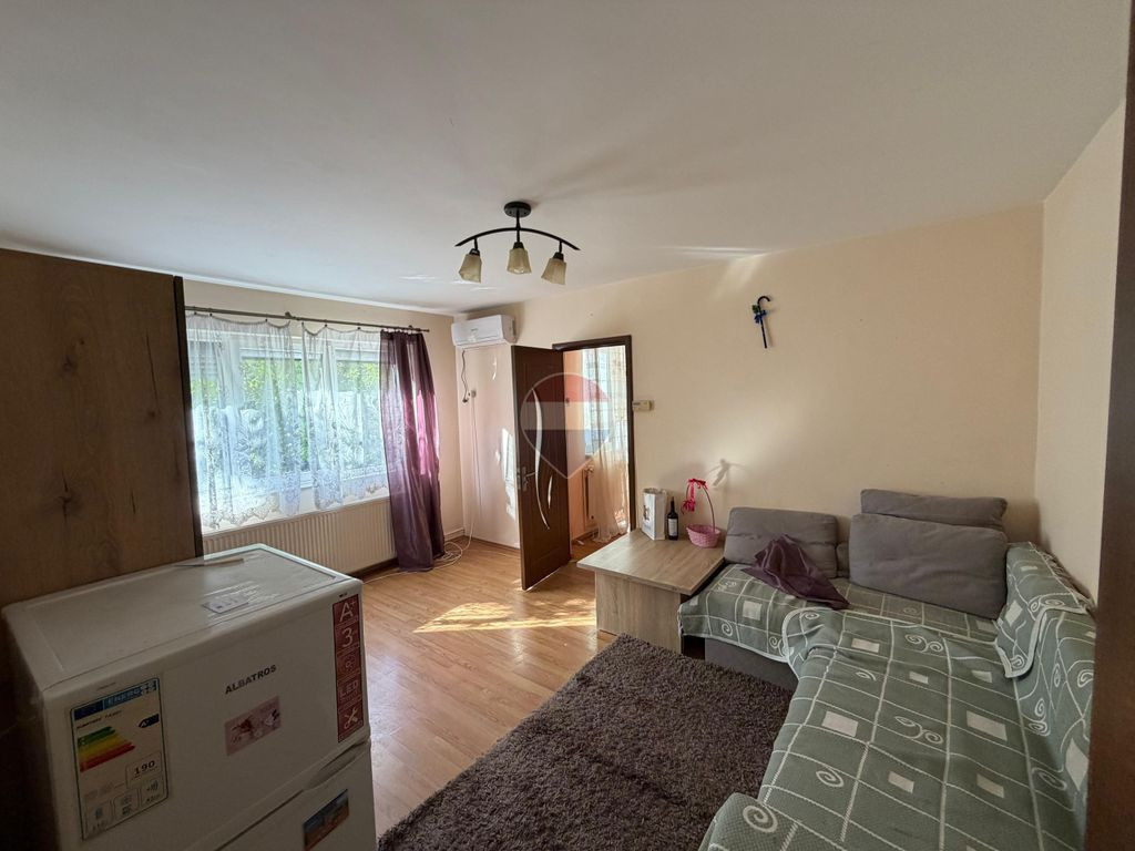 DE INCHIRIAT-apartament 2 camere, etaj2
