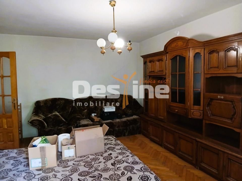 Apartament de vanzare zona centrala etaj 2/8 cu lift