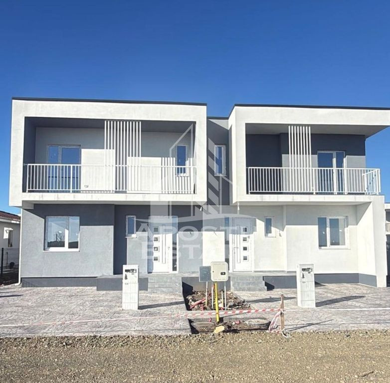 Duplex în Remetea Mare,zonă rezidențială ,poziționat pe colț .