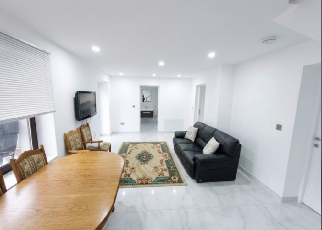 Casă de închiriat, 150 mp, Exterior Est