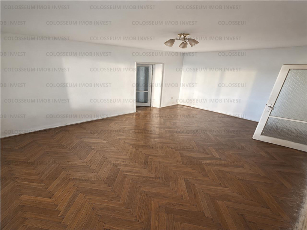 Apartament 3 camere | Semidecomandat | Zona Tractorul