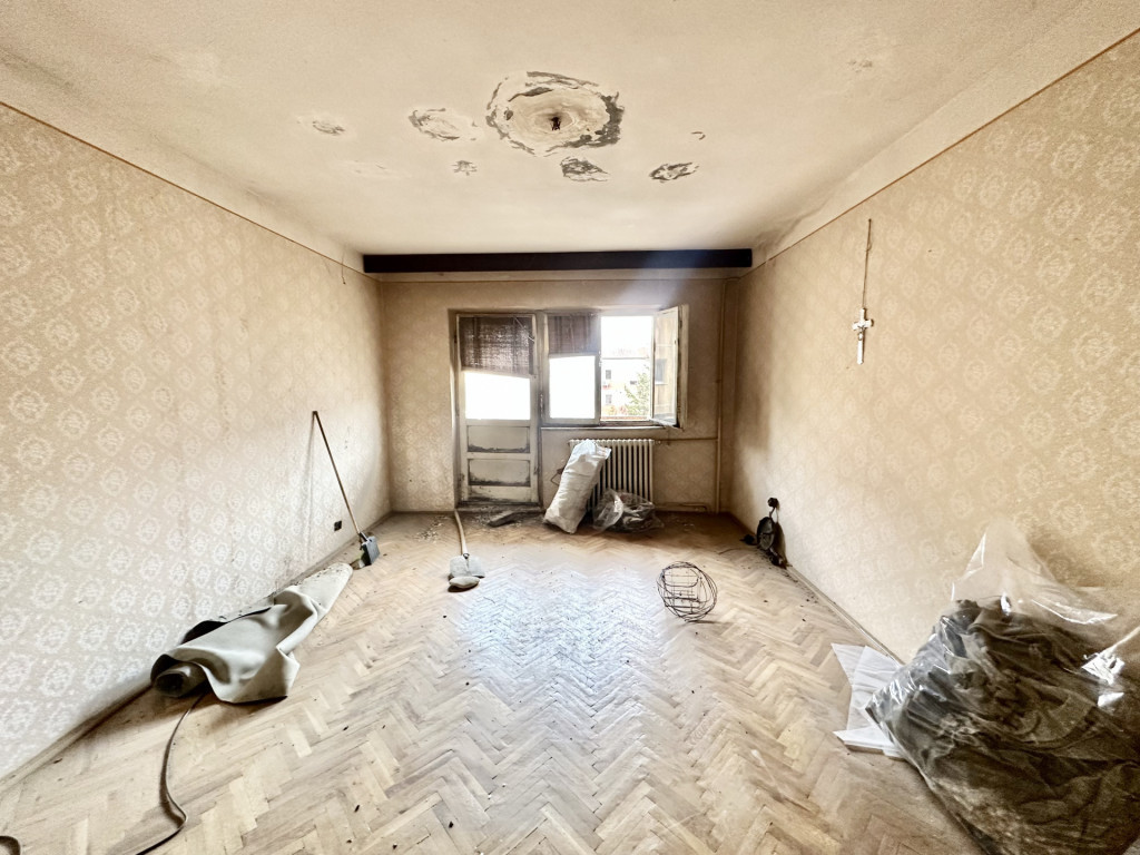 Apartament cu 3 camere decomandat - necesita renovare – Zo