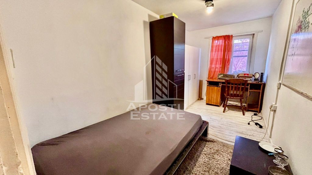 Garsoniera | Complexul Studentesc | 17 mp | Etaj 2/4 | 35.000 euro neg